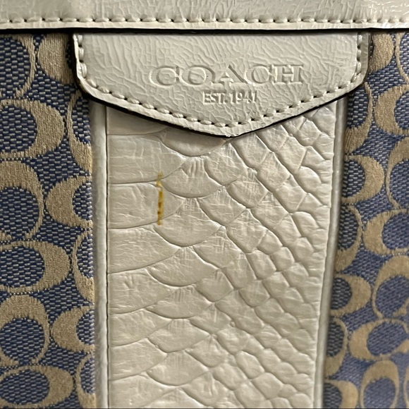 Blue, beige, and cream Coach classic print handbag - Picture 13 of 13